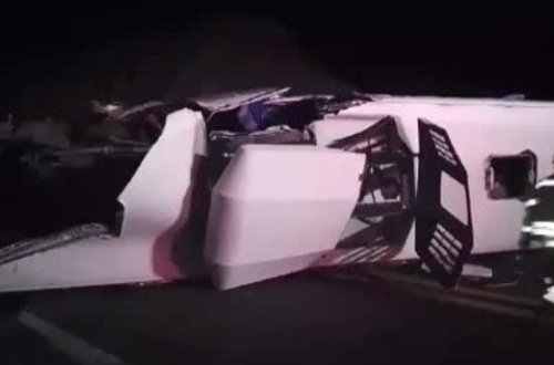 Meksikada turist avtobusunun uçuruma düşməsi nəticəsində 10 nəfər ölüb