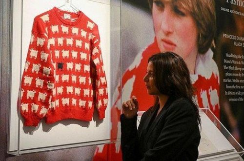 Şahzadə Diananın simvolik sviteri hərracda satılıb