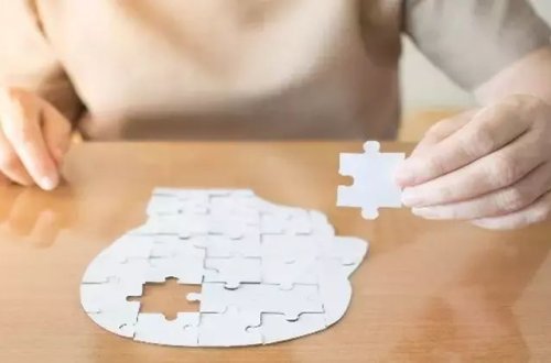 Alzheimer xəstələrində beyin hüceyrələrinin niyə öldüyü məlum olub