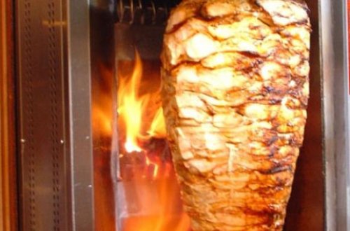 Məktəb yaxınlığında satılan toyuq dönərindən 18 nəfər zəhərləndi