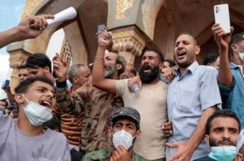 Liviyada etirazçılar icra başçısının evini yandırdılar