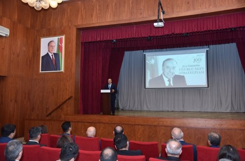 Ulu öndər Heydər Əliyevin 100 illiyinə həsr olunmuş “Uğurlu neft strategiyası” adlı tədbir keçirilib.