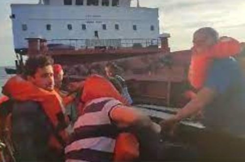 Qara dənizdə yük gəmisi minaya düşdü - FOTO