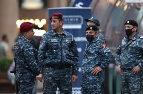 Ermənistanda onlarla gənc aksiyaçı həbs olunub