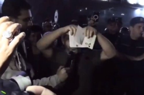 İrəvanda etirazçılar Rusiya səfirliyi qarşısında rus pasportlarını cırdılar - Video