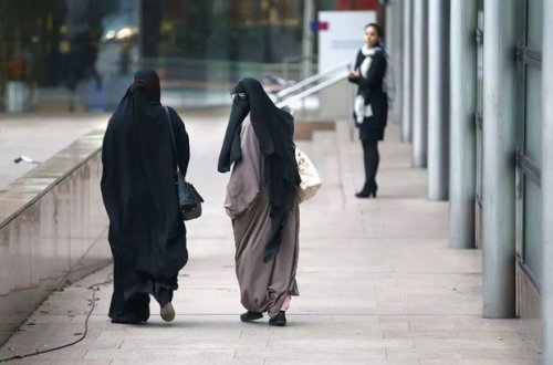 İsveçrədə niqab və hicab da daxil olmaqla üz örtüyü taxmaq qadağan edilib