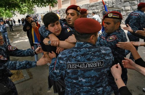 В Ереване полиция задержала 46 протестующих