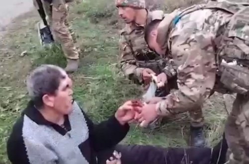 Əsgərlərimiz Qarabağın erməni sakininə kömək ediblər - VİDEO