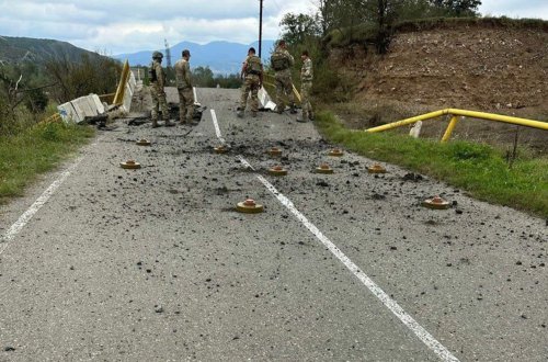 Ağdərədən çıxan ermənilər yolu minalayıblar (FOTO)