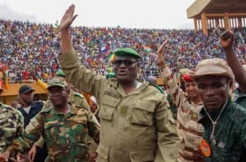 Niger hava məkanını bağladı: Fransa qoşunlarını geri çəkəcək 