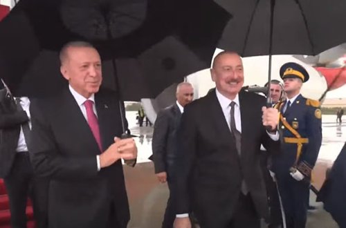 Prezident İlham Əliyev Rəcəb Tayyib Ərdoğanı Naxçıvan hava limanında qarşılayıb
