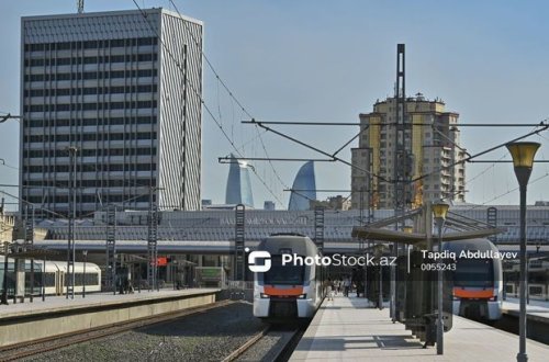 Sürət qatarı gecikdi: Sərnişinlərin səhhətində problem yarandı - VİDEO