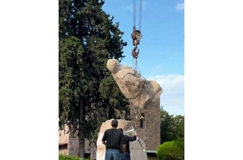 Xocavənddə Monte Melkonyanın abidəsi sökülür - FOTO