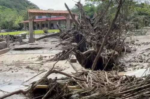 Meksikanı daşqın hadisəsi nəticəsində 8 nəfər həyatını itirdi