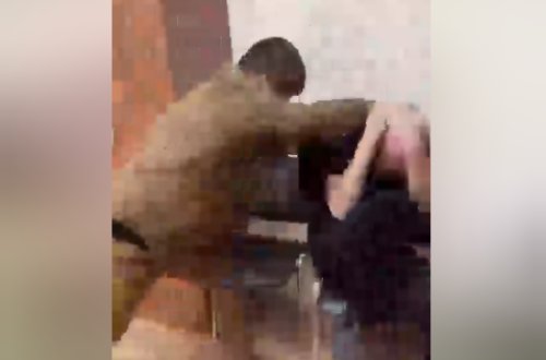 Kadırovun 15 yaşlı oğlu Quranı yandıran gənci belə döyüb - VİDEO