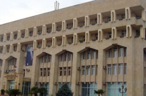 Nizami Rayon İcra Hakimiyyətindən ABSURD TƏLƏB: Vətəndaş obyektin qapısını “icazə” ilə dəyişməlidir? – FOTOLAR