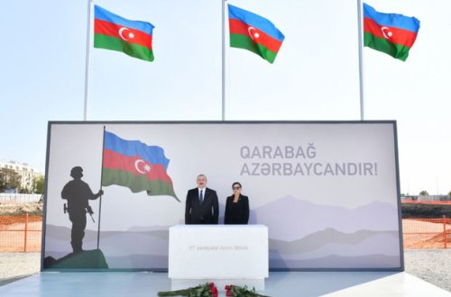 İlham Əliyev və Mehriban Əliyeva Bakıda inşası davam etdirilən Zəfər parkında olublar - YENİLƏNİB + FOTO/VİDEO