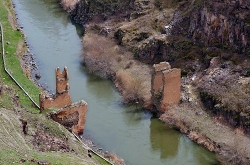 Türkiyə-Ermənistan sərhədindəki İpək Yolu körpüsü təmir olunacaq