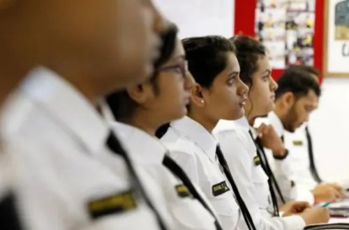 Hindistanda pilotlar və kabin heyəti üçün ətir qadağan edilib