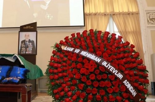 Prezident və birinci xanım Xoşbəxt Yusifzadənin vida mərasiminə əklil göndərib