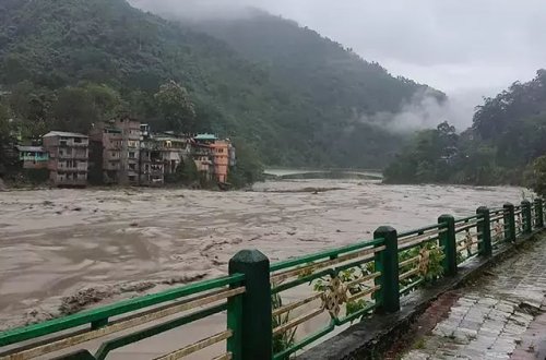 Hindistanda daşqın: 23 əsgər itkin DÜŞÜB