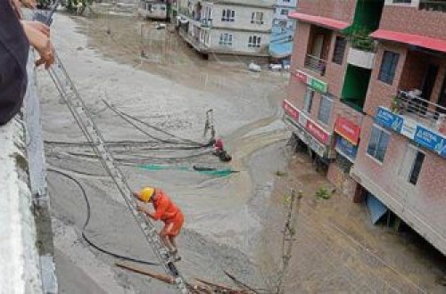 Hindistanda sel fəlakətində ölənlərin sayı 14-ə yüksəlib