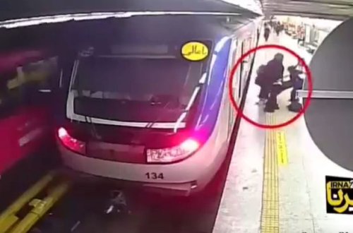 İranda daha bir qız məcburi hicaba görə komadadır: Molla rejimi yeni Məhsa Əmini inqilabından qorxur - VİDEO