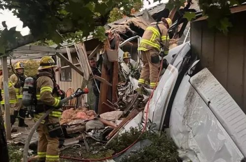 ABŞ-da  təyyarə evin üzərinə düşüb