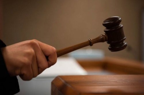 240 manat rüşvət almışdı: Məhkəmə hökm oxudu