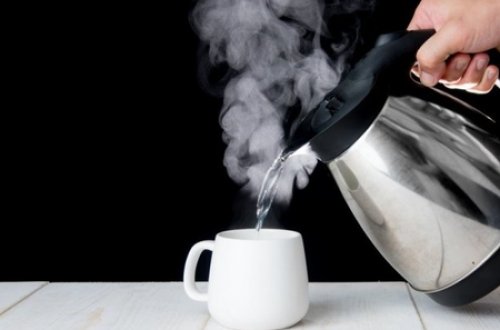 Çinlilər heç vaxt bunu həyatlarından əskik etmirlər: İsti su içməyin faydaları