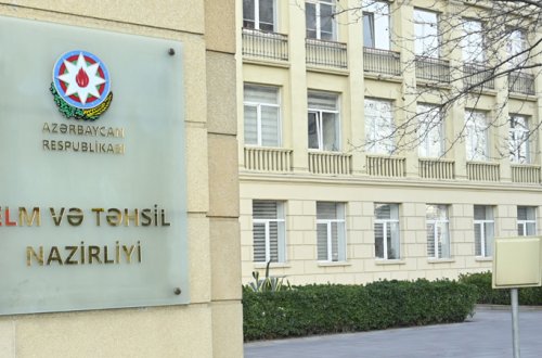 İbtidai sinif müəllimi ilə nazirlik arasında qalmaqal