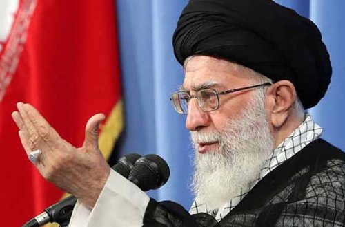 Xamenei: “İsrailə hücum edənlərin əllərindən öpürük”