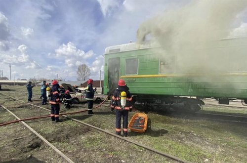 Ermənistanda yük qatarı relsdən çıxıb