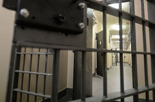 Bakıda axtarışda olan şəxs təcridxananın qarşısında saxlanıldı