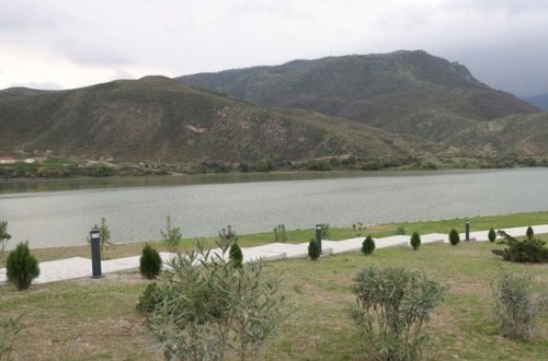 Suqovuşan qəsəbəsindəki istirahət parkında 5 minə yaxın ağac və kol əkilib