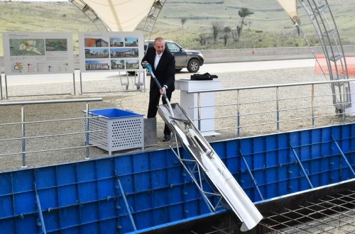 Dövlət başçısı Füzulinin Qoçəhmədli kəndinin təməlini qoyub - YENİLƏNİB