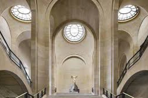 Luvr muzeyi təhlükəsizlik səbəbilə bağlanıb