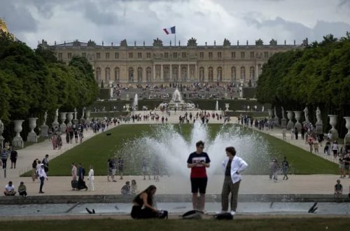 Fransada yenidən bomba xəbərdarlığı: Versal sarayı boşaldılır