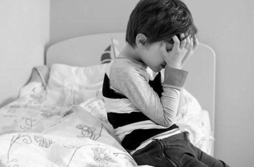 İki azyaşlı qonşusunu cinsi istismar etdi - Kiməsə desəniz kəsərəm