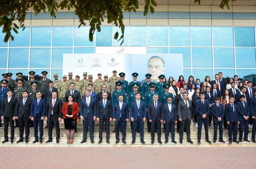 Naxçıvan şəhərində Ulu Öndər Heydər Əliyevin 100 illik yubileyinə həsr olunmuş konfrans keçirilib