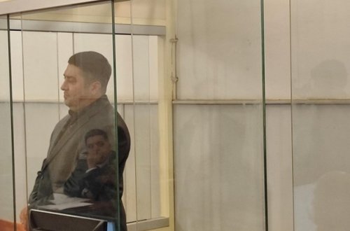 Bakıda bir ailənin 3 üzvünü öldürməkdə təqsirləndirilən şəxsin məhkəməsində şahid dindirilib