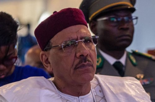 Nigerin devrilmiş prezidenti ev dustaqlığından qaçmaq istədi