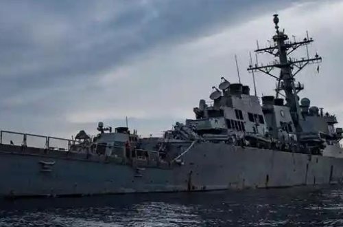 ABŞ hərbi gəmisi Yəməndən atılan raketləri vurdu