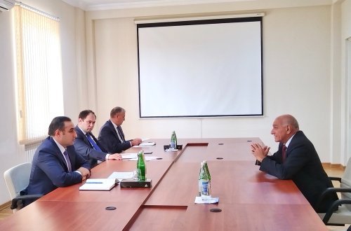 Kənd təsərrüfatı nazirinin müavini Sarvan Cəfərov Saatlıda vətəndaşları qəbul edib