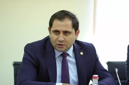 Ermənistanın müdafiə naziri Fransaya gedib