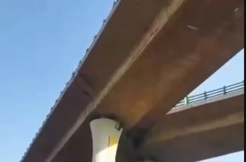 Dəhşətli görüntülər: Gənc qız özünü körpüdən atdı - VİDEO