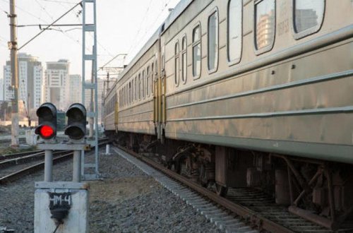 Azərbaycanda teplovoz avtomobillə toqquşdu