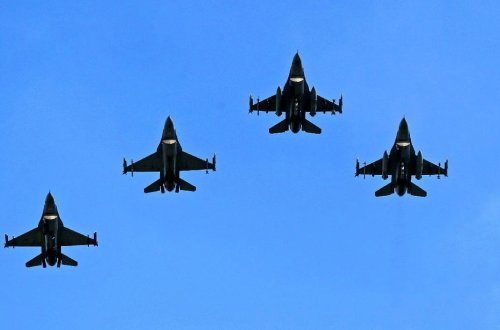 ABŞ F-16 donanması yaxın şərqə çatıb