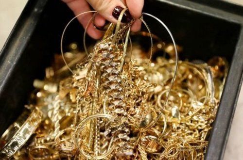 Bakıda evdən 15 000 dollar və 5 000 dollarlıq qızıl-zinət əşyaları oğurlanıb