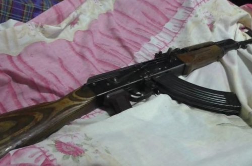 Lerikdə paytaxt sakinindən “Kalaşnikov” avtomatı aşkarlanıb (FOTO)